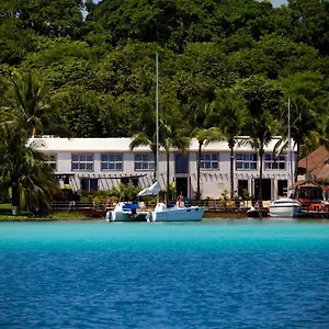 The Yak Lake House - Hostal Bacalar